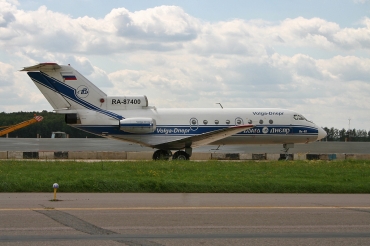 RA-87400, (cn 9421233), Yakovlev Yak-40