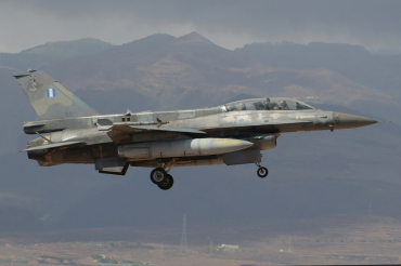 611 (XM-12) General Dynamics F-16D Fighting Falcon