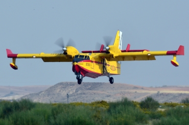 UD14-04 · Bombardier CL-415 · (TOJ / LETO)