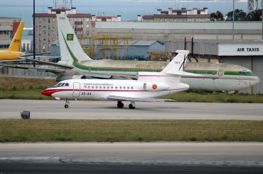 T18-5 / 45-44 1989 Dassault Falcon 900B