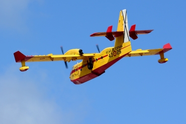 UD13-25 · Canadair CL-215T · (LPA / GCLP)