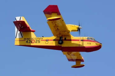 UD13-25 · Canadair CL-215T · (LPA / GCLP)