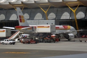 EC-HQJ (1430) 2001 Airbus A320-214