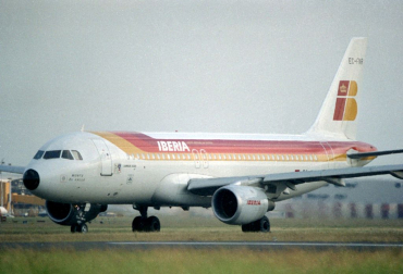 EC-FNR (323) 1992 Airbus A320-211
