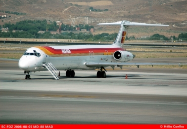 EC-FOZ (53308) McDonnell Douglas MD-88