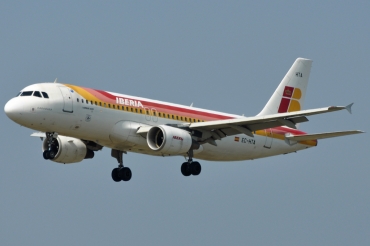 EC-HTA (1516) 2001 Airbus A320-214