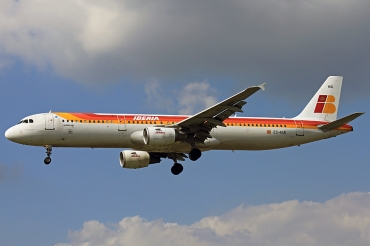 EC-HUI · Airbus A321-212 · (LHR / EGLL)