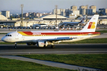 EC-HDK (1067) 1999 Airbus A320-214