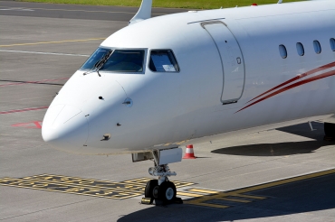 A6-HHS (19000296) Embraer 190 Lineage 1000