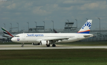 LY-NVZ (921) 1998 Airbus A320-214