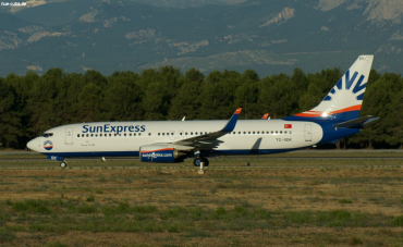 TC-SEK (61172) 2015 Boeing 737-8HC(WL)
