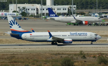 TC-SNT (40755) 2010 Boeing 737-8HC(WL)