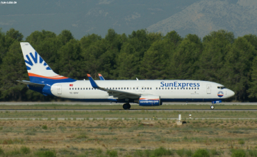 TC-SNV (28072) 1998 Boeing 737-86J(WL)