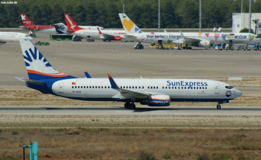 TC-SNZ (28616) 2000 Boeing 737-86N(WL)