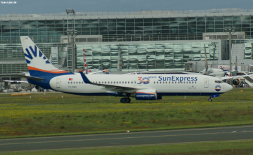 TC-SOU (30420) 2002 Boeing 737-8Z9(WL)