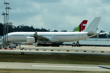 CS-TQY (190) 1997 Airbus A340-313