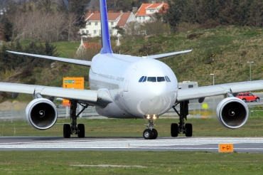 CS-TQP  (211) 1998 Airbus A330-202