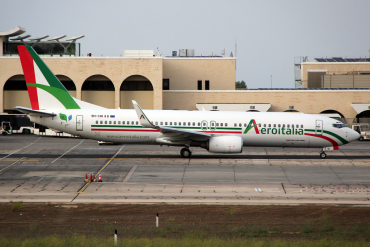 9H-CRI (30567) 2001 Boeing 737-85F(WL)