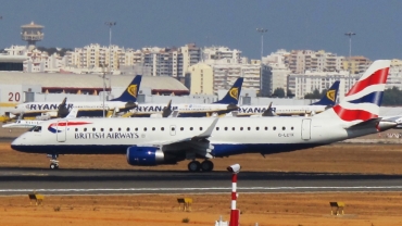 G-LCYK · Embraer 190-100LR · (FAO / LPFR)