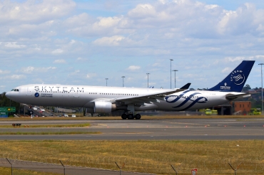 B-5928 (1430) 2013 Airbus A330-323
