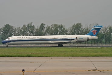 B-2252 (53525) McDonnell Douglas MD-90-30