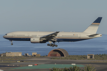 EC-MUA (25824) 2001 Boeing 777-212ER