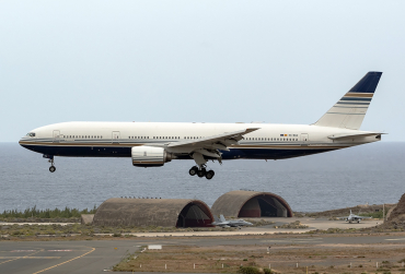 EC-MUA (28524) 2001 Boeing 777-212ER
