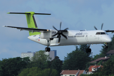 YL-BAI (4302) 2010 Bombardier Dash 8-Q402