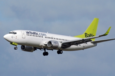 YL-BBK (cn 29332) Boeing 737-33V