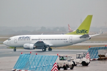YL-BBQ (cn 26691) Boeing 737-522