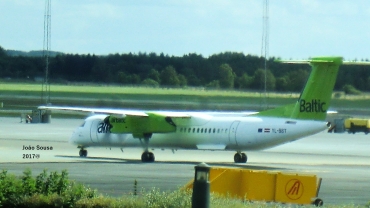 YL-BBT (4438) 2013 Bombardier Dash 8-Q402