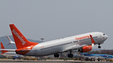C-FEAK (30292) 2004 Boeing 737-86Q(WL)