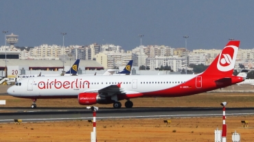 D-ABCH · Airbus A321-211 · (FAO / LPFR)