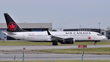C-FSDB (cn 61210) Boeing 737-8 MAX