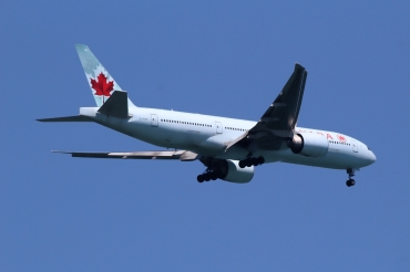 C-FIUF (cn 35243) Boeing 777-233LR