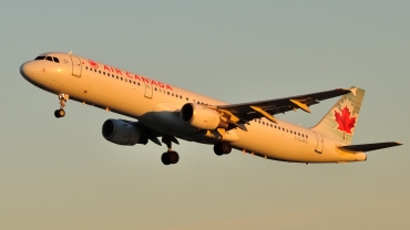 C-GJWD · Airbus A321-211 · (YUL / CYUL)