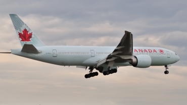C-FIUJ (cn 35244) Boeing 777-233