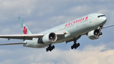 C-FKAU · Boeing 777-333/ER · (YUL / CYUL)