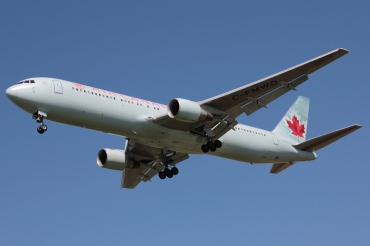 C-FMWQ (25584) 1995 Boeing 767-333(ER)