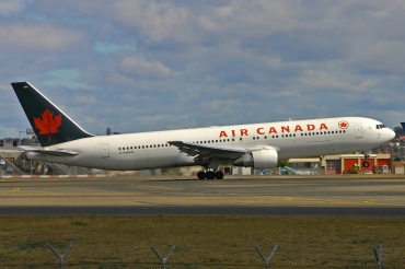C-FMWQ (25584) 1995 Boeing 767-333(ER)