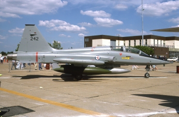242 (N9006) 1966 Northrop F-5B Freedom Fighter