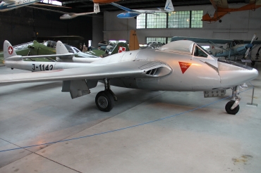J-1142 · De Havilland Vampire FB6 · -