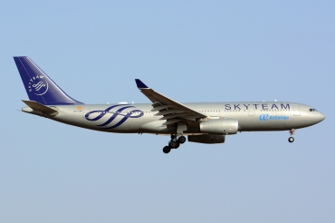 EC-LQP (526) 2003 Airbus A330-243
