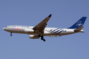 EC-LNH · Airbus A330-243 · (LPA / GCLP)