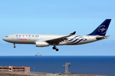 EC-LNH (551) 2003 Airbus A330-243