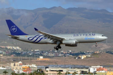 EC-LQP (526) 2003 Airbus A330-243