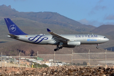EC-LQP (526) 2003 Airbus A330-243