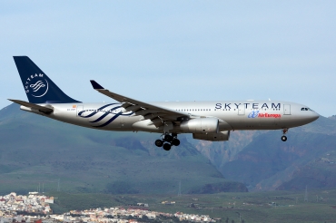 EC-LNH · Airbus A330-243 · (LPA / GCLP)