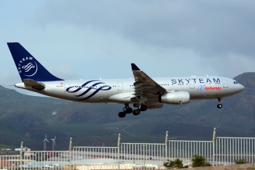 EC-LNH · Airbus A330-243 · (LPA / GCLP)