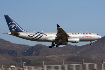 EC-LNH (551) 2003 Airbus A330-243